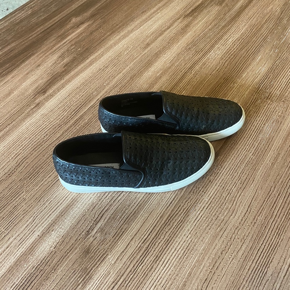 Steve Madden eventts Black sneakers perforated 7.5 - Picture 3 of 7